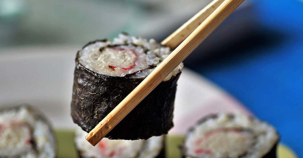 how to eat sushi